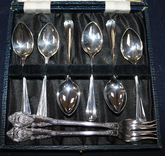 A set of silver teaspoons and two cake forks (cased)